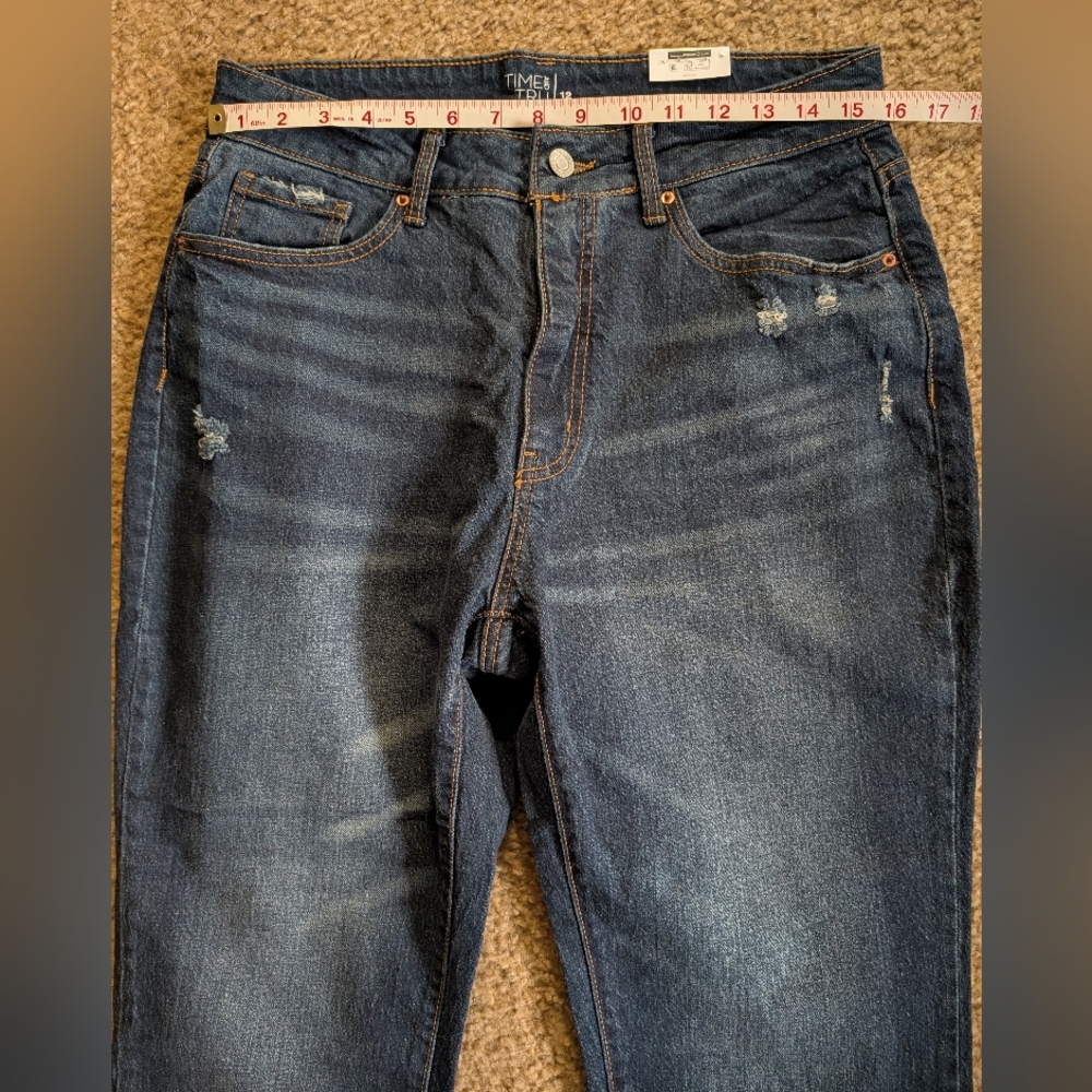 NWT Time and Tru Distressed High Rise Cropped Jeans - Size 12 - Picture 2 of 6
